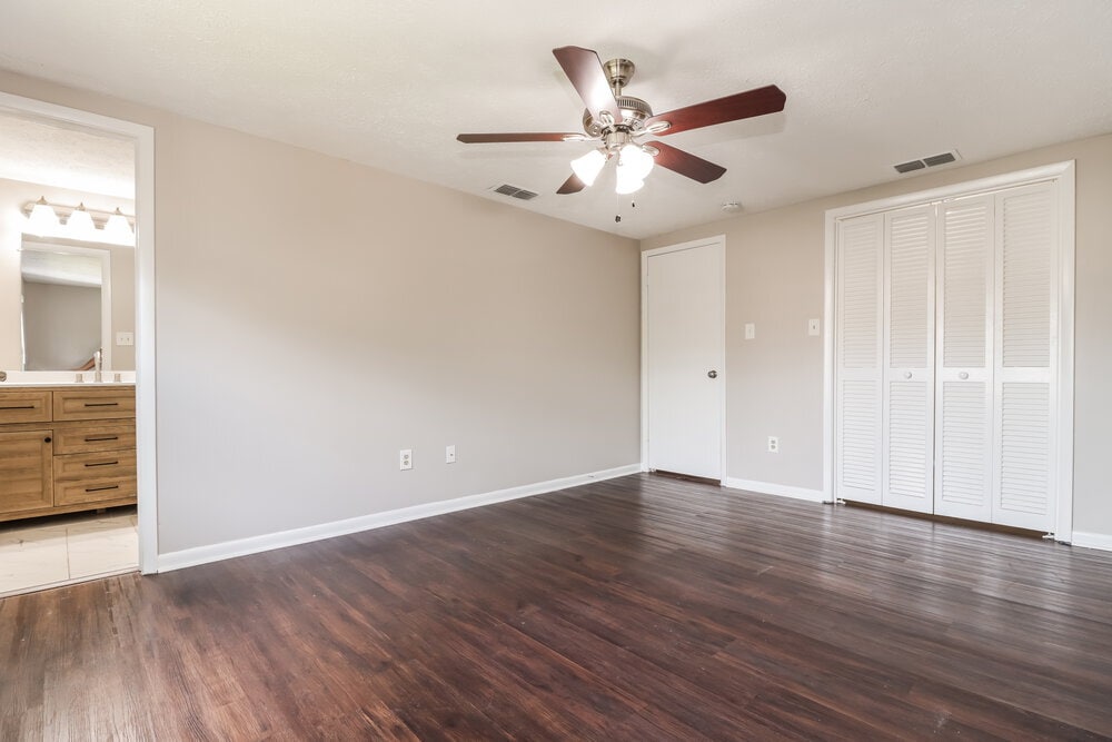 Building Photo - 15715 Country Lake Dr