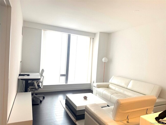 Building Photo - 252 South St