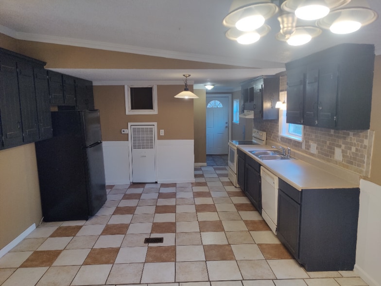 Building Photo - 136 Bunny Trail