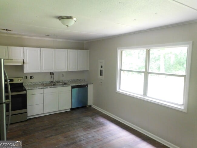Building Photo - 145 Sarsen Cir