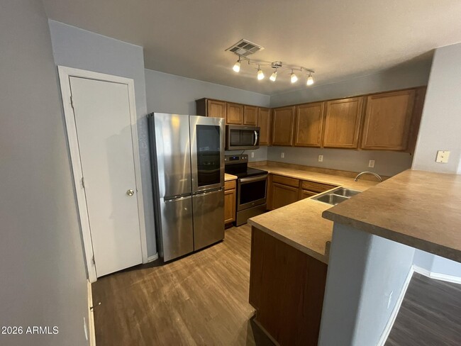 Building Photo - 2090 W Gold Dust Ave