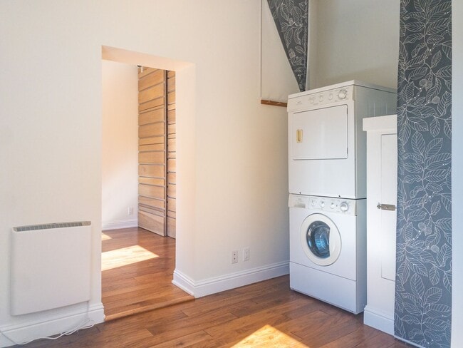 Building Photo - 1Bed/1Bath! Parking! Laundry! Garden! Pet! PROGRESSIVE