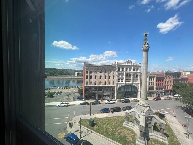 Building Photo - 5 Broadway