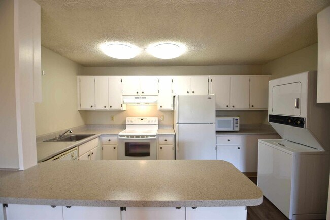 Building Photo - 3 Bedroom, 2 Bathroom Penthouse Condo in North Boulder.