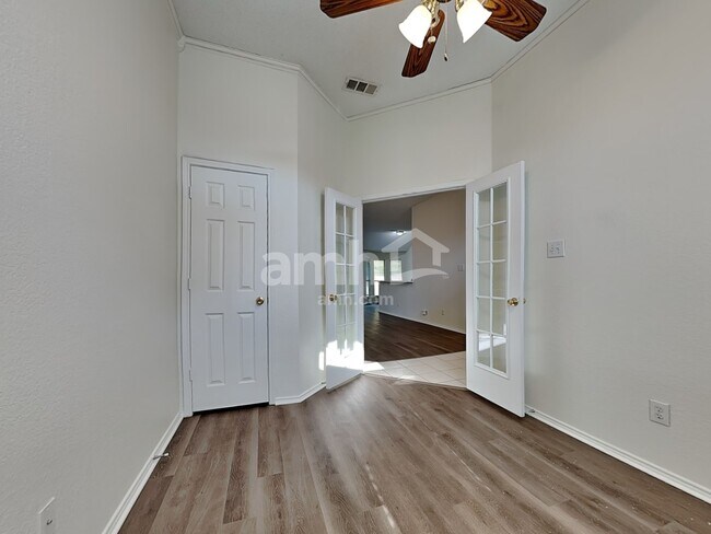 Building Photo - 3707 Sycamore Ln