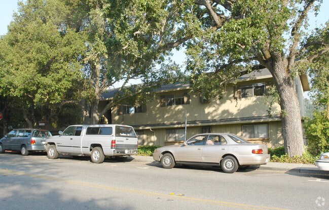 Building Photo - 14649 Oak