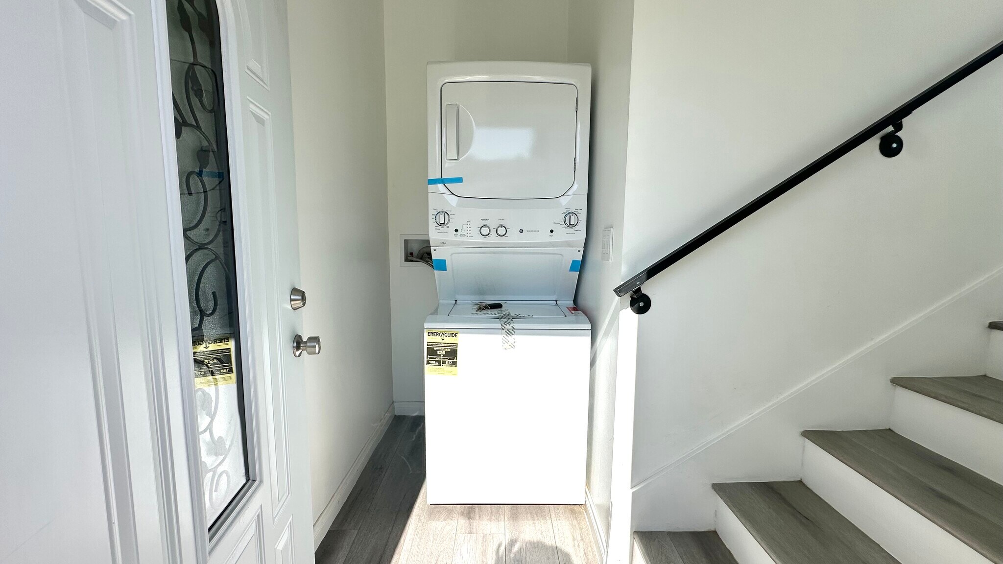 Building Photo - 16023 Wyandotte St