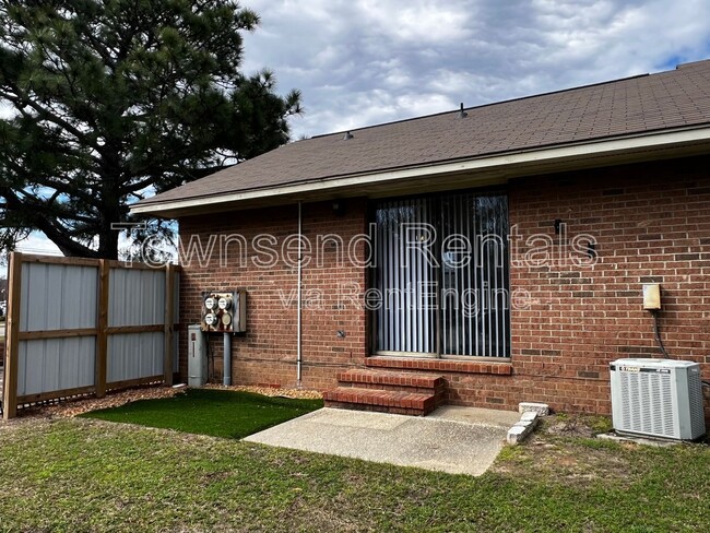 Building Photo - 1441 Ireland Dr