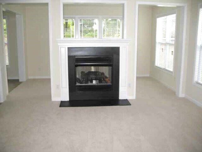 Building Photo - One Month Free Rent ! Discover your new ha...