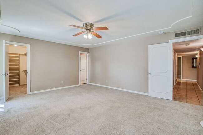 Building Photo - Stunning eastside rental in highly desirable area!