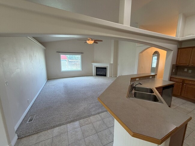 Building Photo - 435 NE Greystone Loop