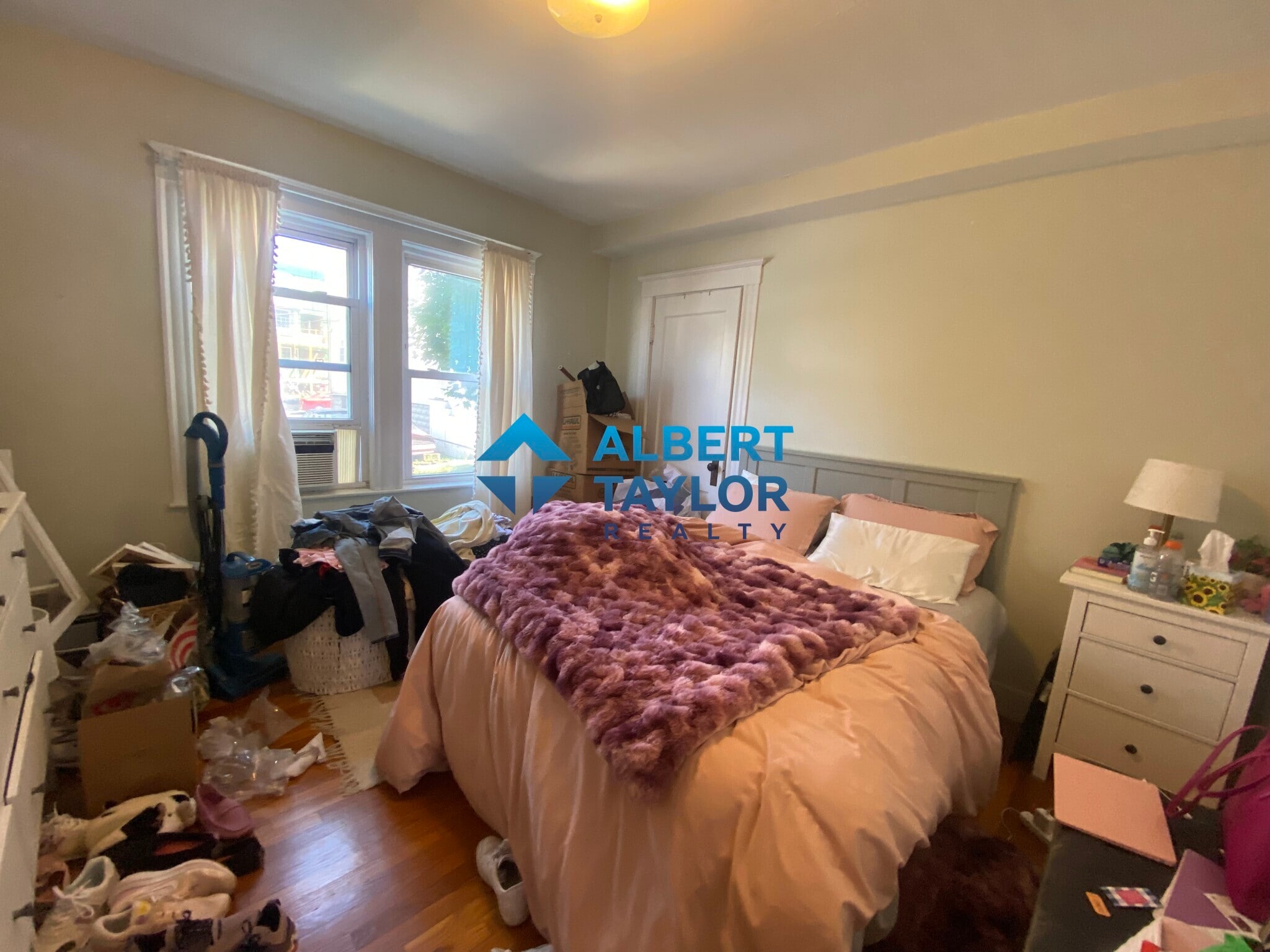 Building Photo - 94 Heath St