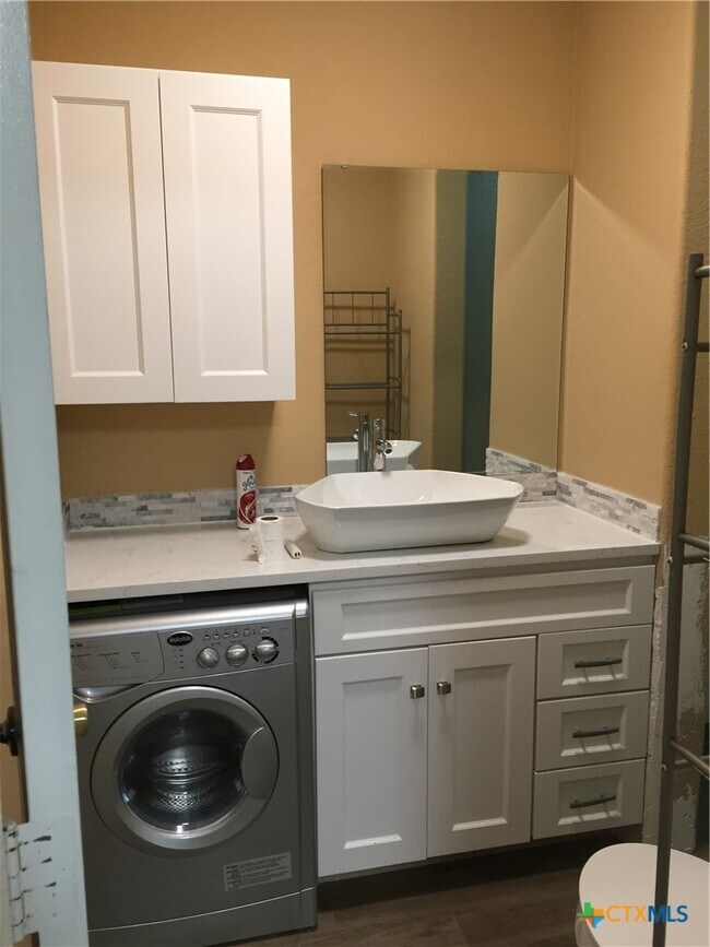 Building Photo - 4841 TX-35