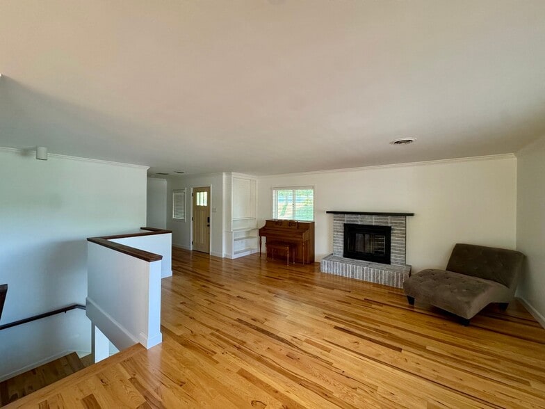 Building Photo - 732 Hillgate Rd