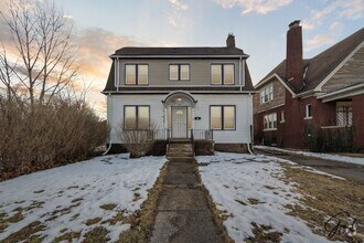 Building Photo - Stunning 3 Bedroom 1 Bath Colonial - Detroit