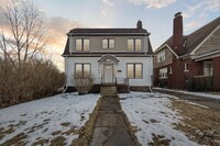 Building Photo - Stunning 3 Bedroom 1 Bath Colonial - Detroit