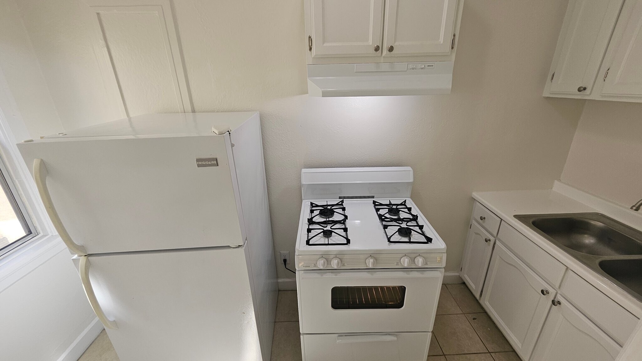 Building Photo - 727 S Coronado St