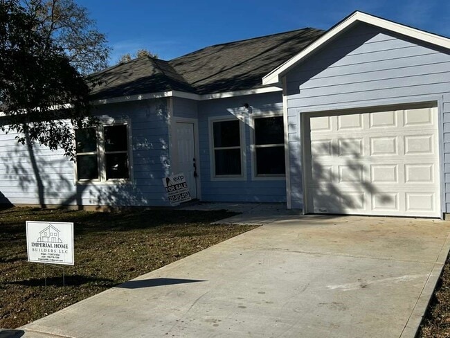 Building Photo - 704 Avenue I