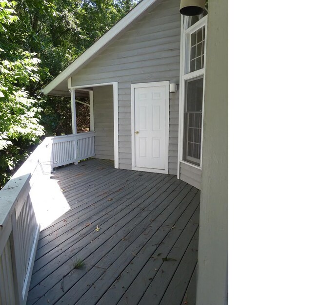 Building Photo - 309 Kirkwood Dr