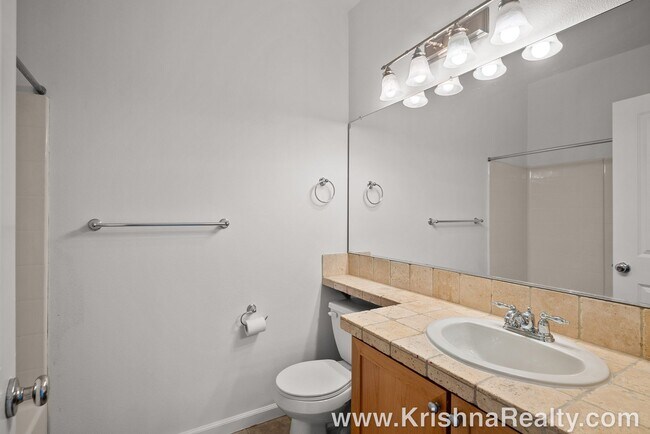 Building Photo - Spectacular 3BD* 2.5 BA* Condo*by Nike Wor...