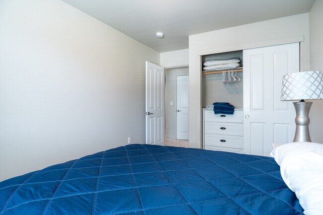 Building Photo - 5784 W Albany Pl