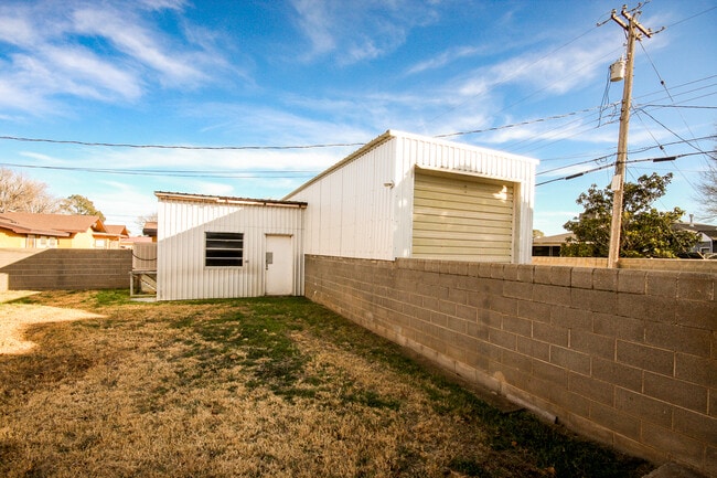 Building Photo - 1321 Piedmont Dr