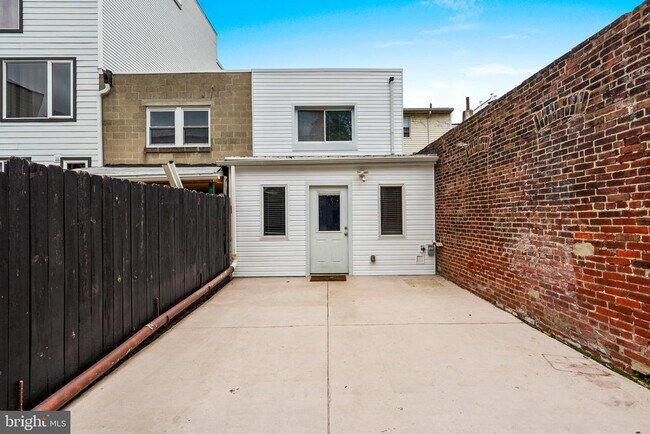 Building Photo - 1314 E Berks St