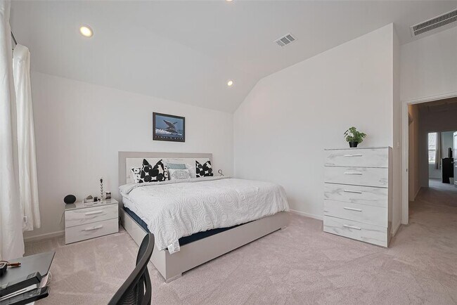 Building Photo - 5435 Holly Hvn Ct