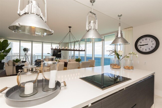 Building Photo - 1830 S Ocean Dr