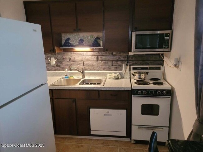 Building Photo - 431 Sunrise Dr