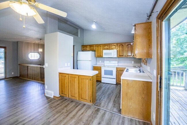 Building Photo - 15355 Papio St