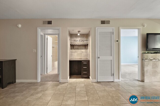 Building Photo - Move-In Ready 2 Bedroom Condo – Steps from Port Royal Sound - Available Now!