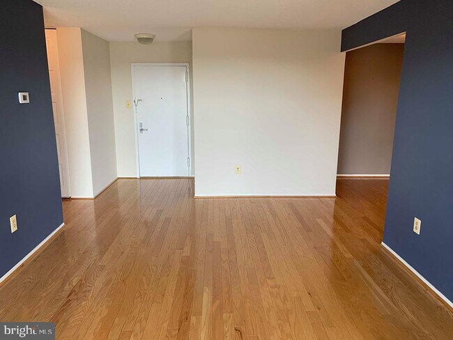 Building Photo - 4500 S Four Mile Run Dr