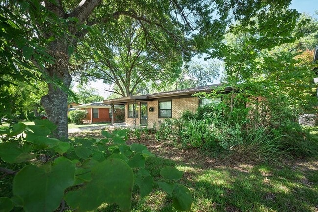 Building Photo - 1306 Ridgemont Dr