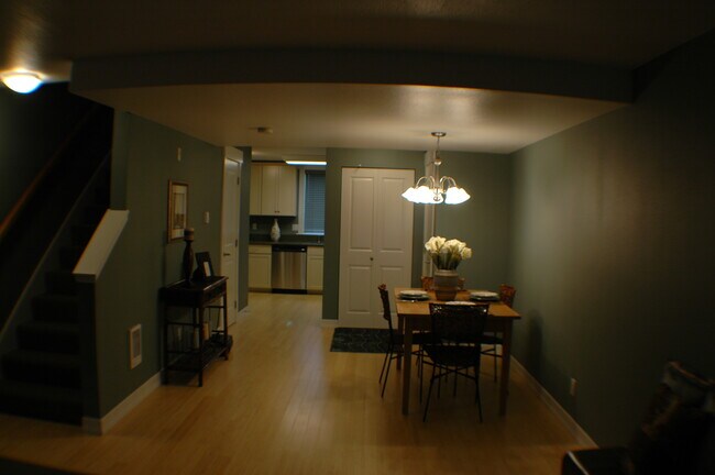 Building Photo - Longfellow Creek Condos