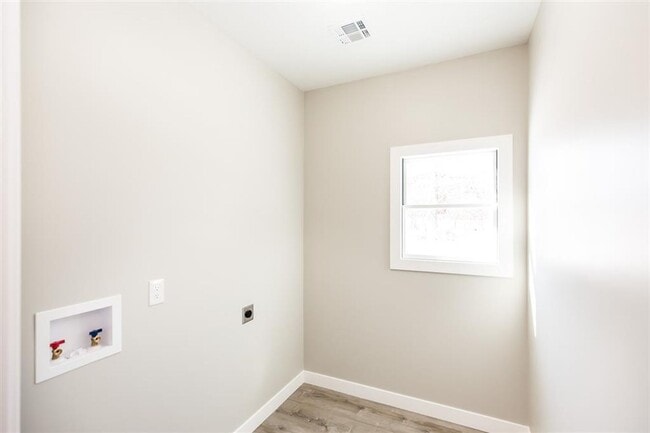 Building Photo - Stunning Home, Great Neighborhood!