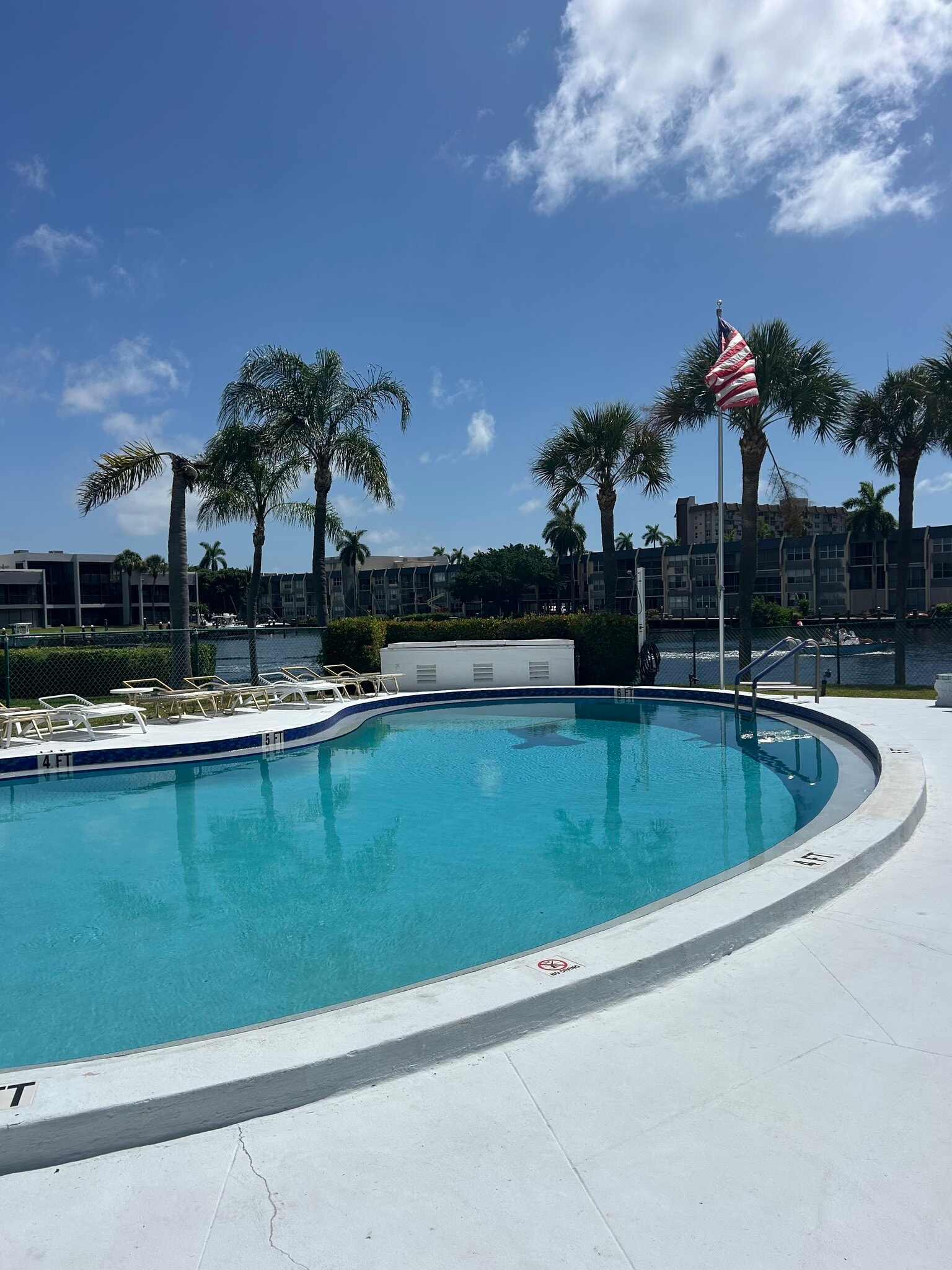 Building Photo - 700 SE 7th Ave