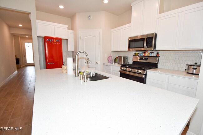 Building Photo - 51117 Desert Sunflower Ave
