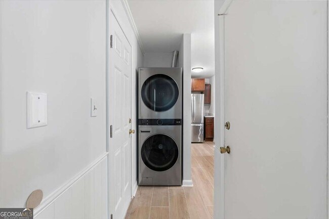 Building Photo - 2815 Carolyn Dr