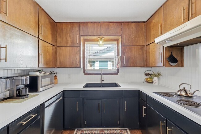 Building Photo - 217 E Louella Dr