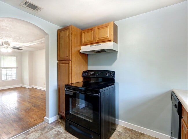 Building Photo - Carriage House apartment, near downtown, w...