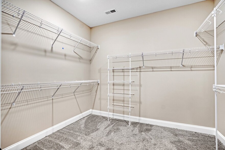 Building Photo - 502 N Halifax Ct