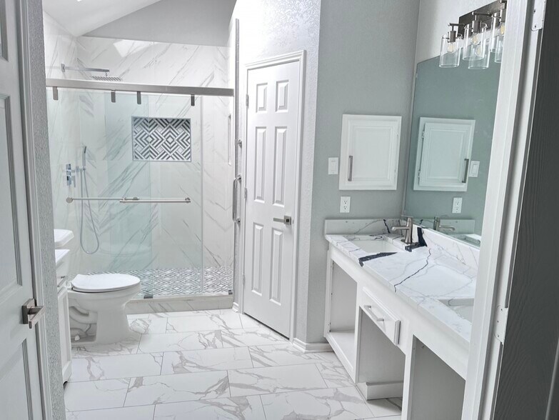 Building Photo - 6820 Douglas Creek