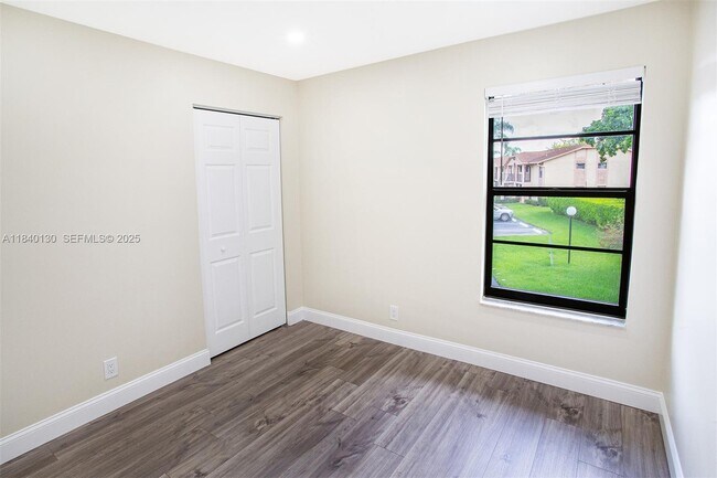 Building Photo - 9431 Boca Cove Cir