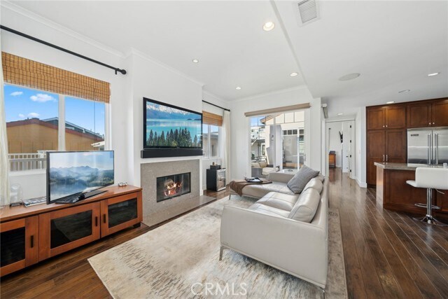 Building Photo - 417 Poinsettia Ave