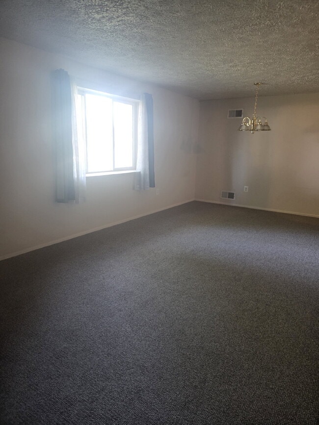 Building Photo - "Charming 2-Bed Condo in Frederick - Cozy Living Awaits!"