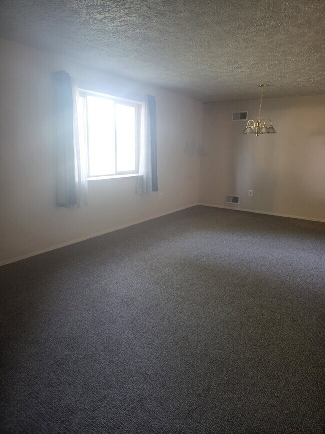 Building Photo - "Charming 2-Bed Retreat in Frederick - Cozy Living Awaits!"