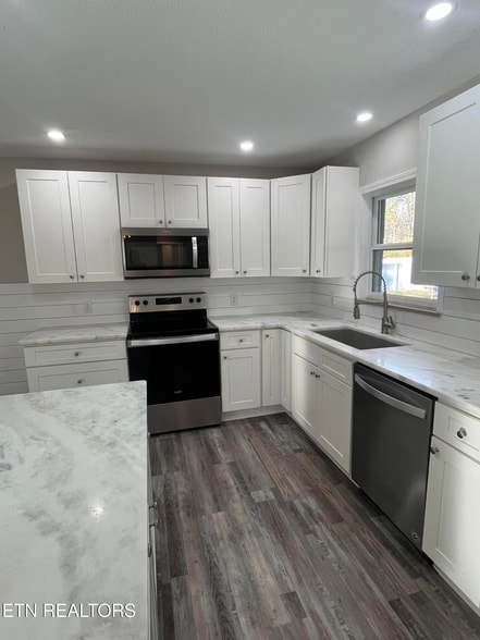 Building Photo - 3408 Hackberry Rd