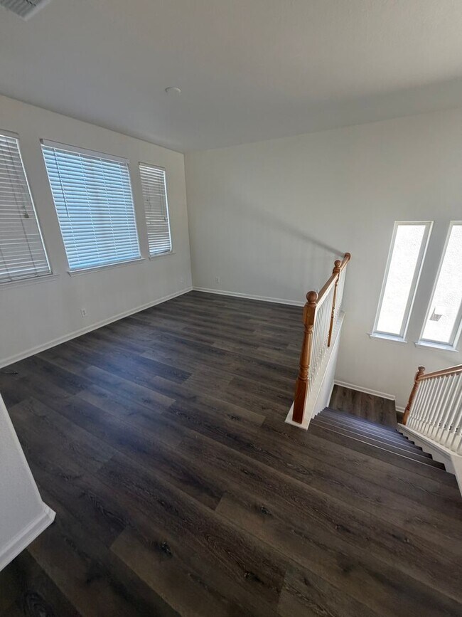 Building Photo - 702 Chandon Dr
