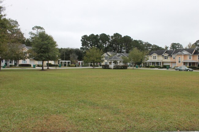 Building Photo - FURNISHED Three Bedroom Wellstone Model Home